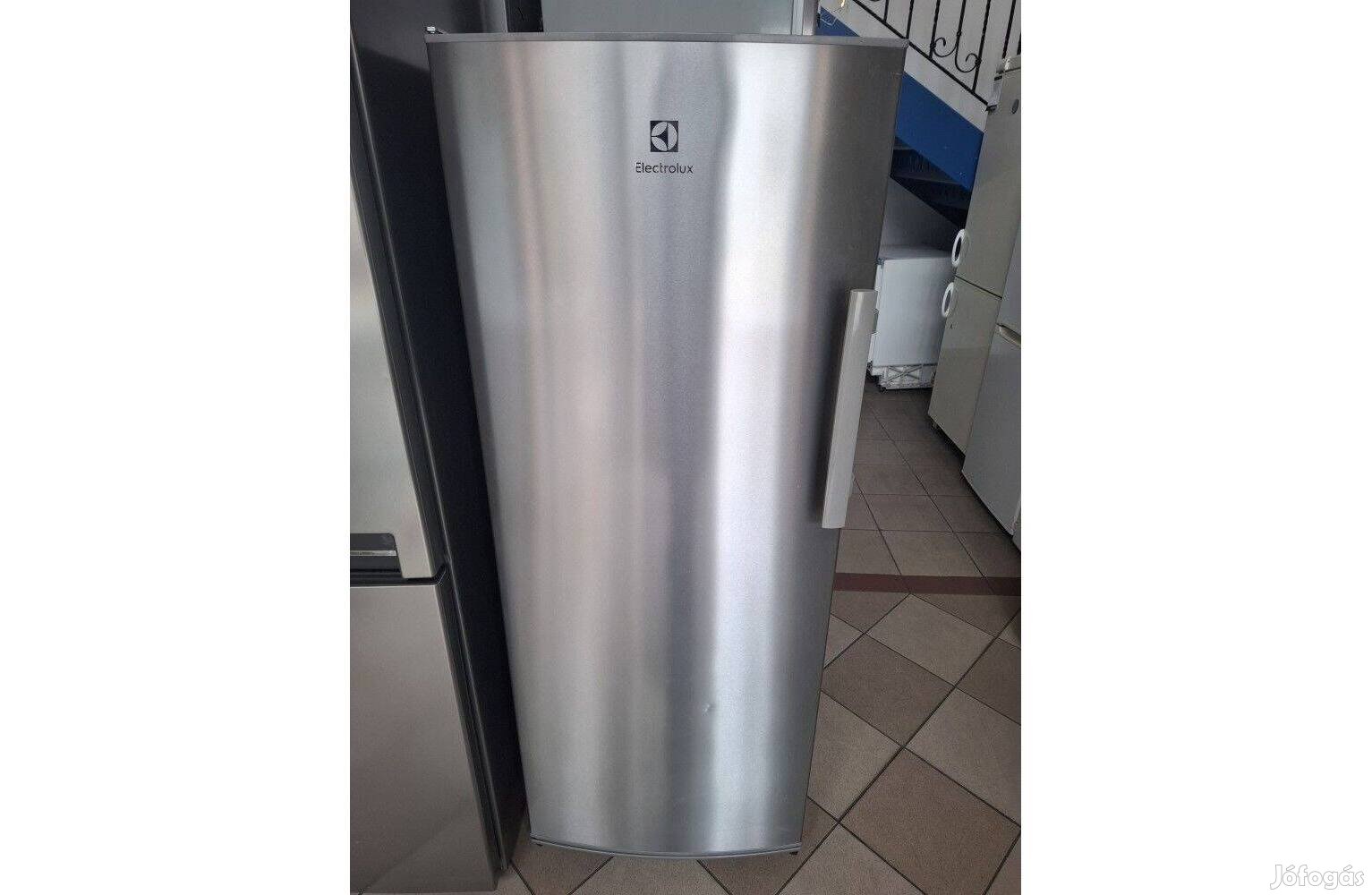 Használt Electrolux ERF3307AOX Normál Hűtőszekrény [KH177] 3-6 hó gari